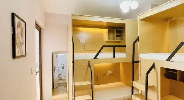 Кровать в общем номере (женский номер) LinzhiJu Youth Hostel