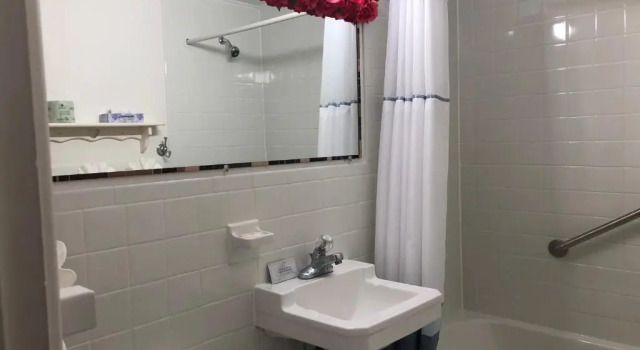Четырёхместный номер Standard Mariner Motel