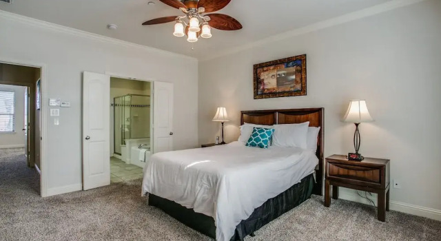 Beautifully furnished TownHome at shops