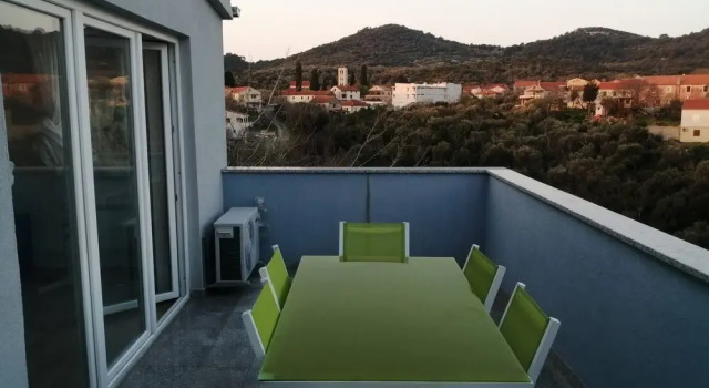 Sea View 1-bedroom Apartment Long Island
