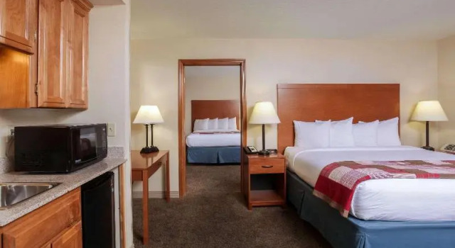 Люкс Quality Inn Oakwood