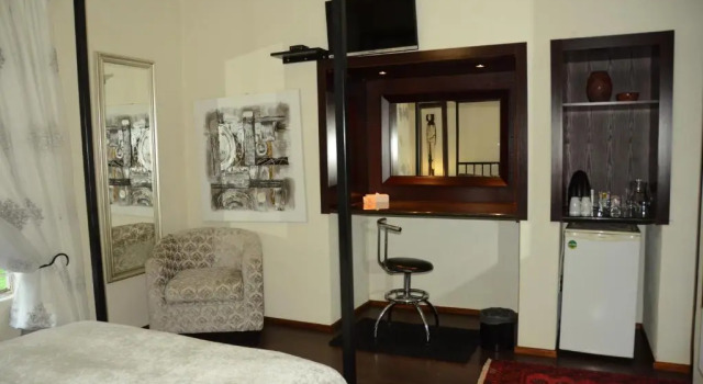 Двухместный номер Standard с видом на бассейн Big Tree B&B and Guest House