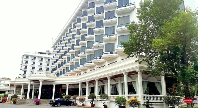 Caesar Palace Hotel, Забронировать Отель Отели Центральной Паттайя с парковкой, рядом с Дайвинг центр Seafari, Парковка