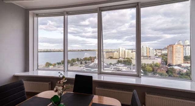 Двухместные апартаменты с балконом и с видом на реку Staybridge Готель Мост Сити