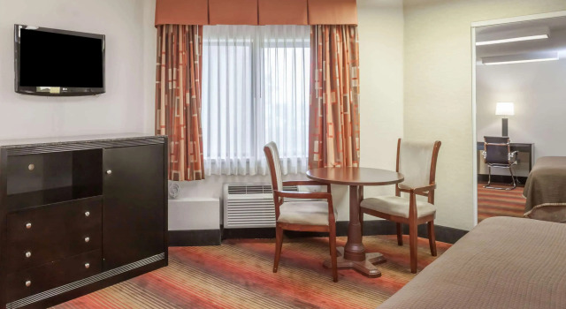 Howard Johnson Hotel by Wyndham Newark Airport