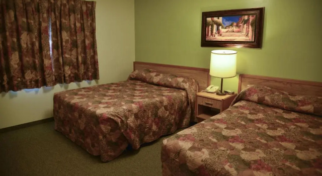 Люкс Canadas Best Value Inn Whitecourt