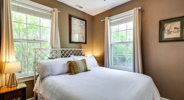 Tranquility with Garden & Heated Pool near King Street