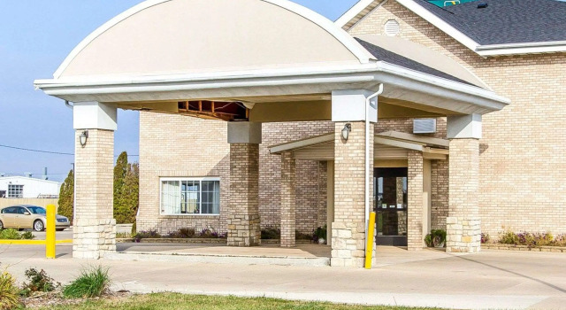 Quality Inn Pontiac, Забронировать Отель Отели Понтиак с парковкой, Парковка