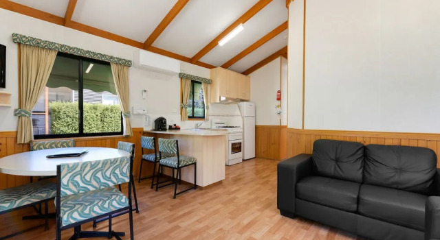 Двухместная вилла с 3 комнатами с видом на реку Bright Riverside Holiday Park