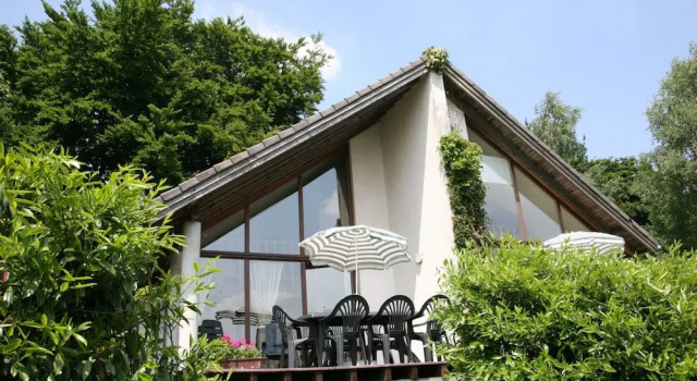 Contemporary Chalet in Malmedy near Forest, Rezerwuj Chalet Domki letniskowe w Liege, Domek