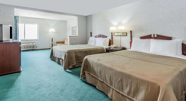 Четырёхместный люкс Howard Johnson by Wyndham Manteno