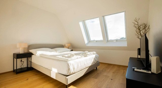 2-story penthouse with designer renovation for 2 people. A 15-minute walk to the city center, Prenota Hotel Vienna Austria