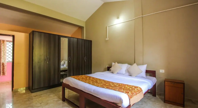 OYO 11314 Home Vibrant 2BHK Villa Siolim, Book Villa Sommerhuse i Mapusa, Hytte
