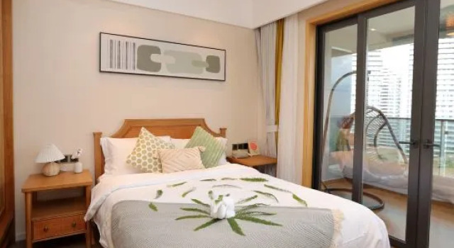 Люкс с 2 комнатами с балконом и с видом на море Sun Moon Star Surf Sea View Resort (Wanning Sun Moon Bay Branch)
