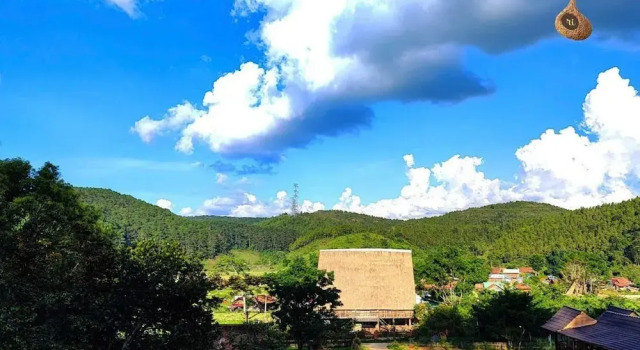 Семейный коттедж c 1 комнатой с балконом и с видом на горы Tổ Chim Ri Homestay Măng Đen