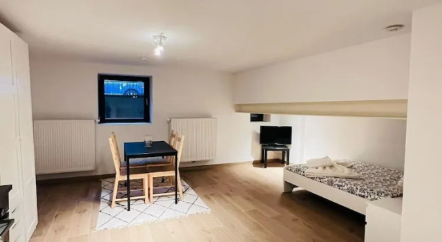 Студия c 1 комнатой OneLuxStay near Fashion District