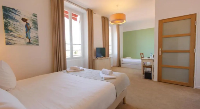 Семейный номер Standard с видом на море Hotel The Originals de la Plage Marennes Oleron