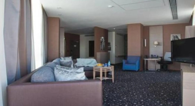 Отель Chirag Plaza Hotel & Business Center
