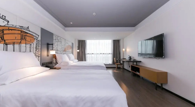 Четырёхместный номер Superior IBIS styles taizhou tiantai HOTEL