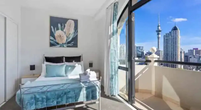 Stunning Sky Tower View Studio Pool And Gym!