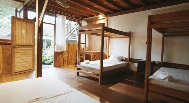Кровать в общем номере La Fauna Hotel