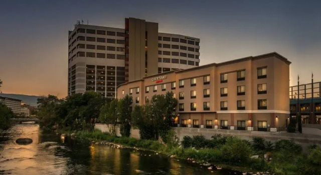 Люкс Standard Courtyard Reno Downtown/Riverfront