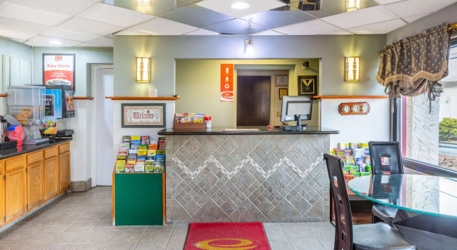 Econo Lodge Clarks Summit - Scranton, Забронировать Отель Скрантона Sno Mountain