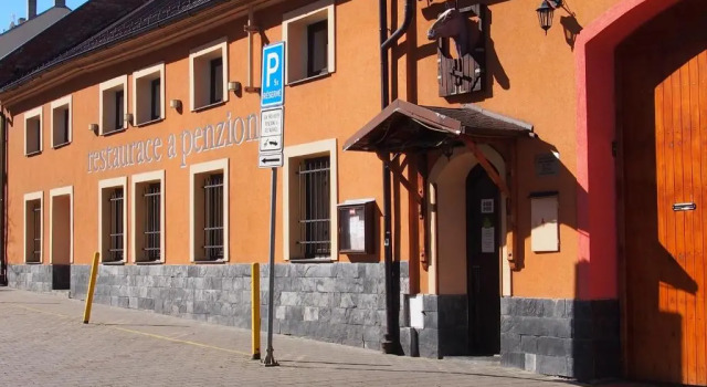 Penzion a Restaurace Na Jízdárně, Забронировать Отель Отели Кромержиж с парковкой, Парковка