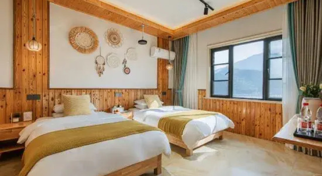 Anji Chuanhe Holiday Homestay (Anji Yunshang Grassland Panda Tribe Adventure Park Branch), Prenota Hotel Huzhou Zhejiang