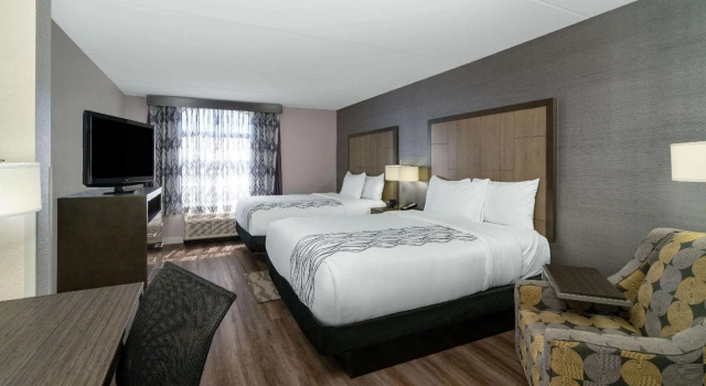 Четырёхместный номер Standard La Quinta by Wyndham Raleigh Downtown North