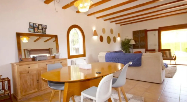 Вилла Fanila in J vea With 4 Bedrooms and 3 Bathrooms
