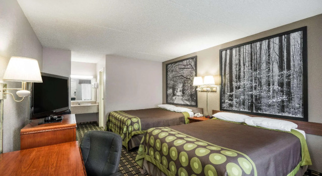 Четырёхместный номер Standard Super 8 by Wyndham Knoxville West/Farragut