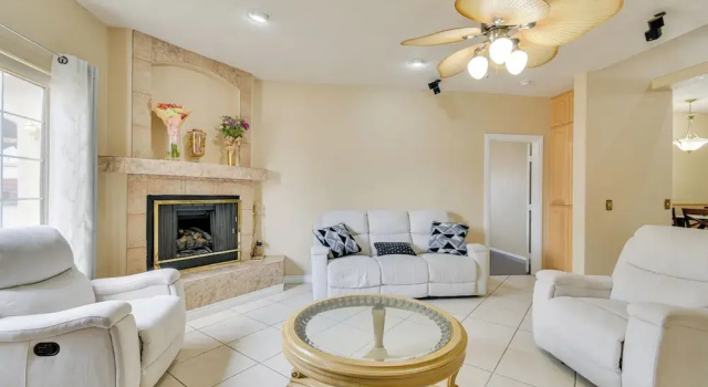Коттедж с 5 комнатами Luxe Yuma Home With Private Pool!