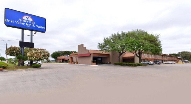Четырёхместный номер Standard Americas Best Value Inn and Suites Victoria