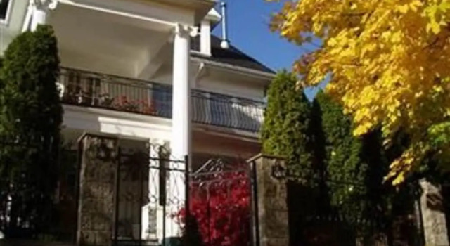 Mozart Guest House Seattle Bed and Breakfast, Забронировать Гостевой дом Отели Сиэтла с завтраком, рядом с Парк и кладбище Великой республиканской армии, Завтраки