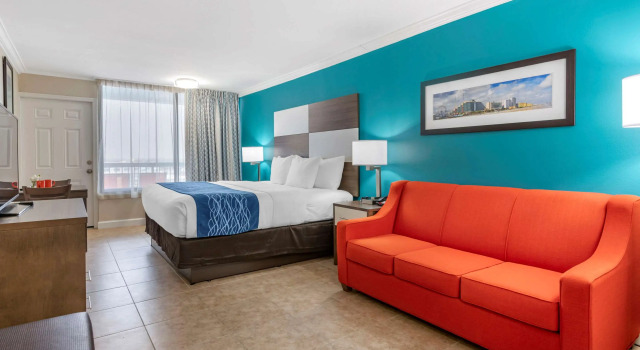Comfort Inn & Suites Daytona Beach Oceanfront, Забронировать Отель Отели Дейтона-Бич с парковкой, рядом с Базилика Святого Димитрия, Парковка