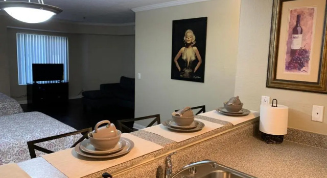 Апартаменты Hollywood Loft spacious with 2 beds and parking