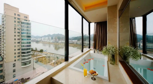 Люкс DW Hotel