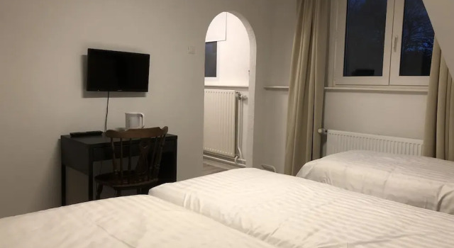 Трёхместный номер Standard Mimosa Hotel