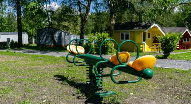 Practical chalet with terrace, in a green holiday park near Amsterdam, Забронировать Шале Амстелвен 