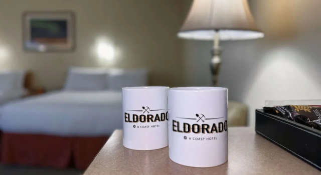 Номер Premium Eldorado, a Coast Hotel