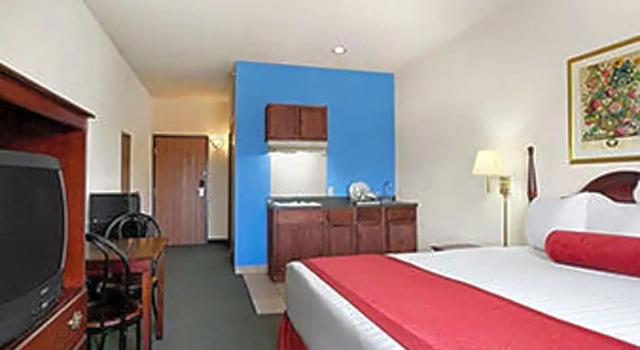 Студия Days Inn & Suites by Wyndham Romeoville
