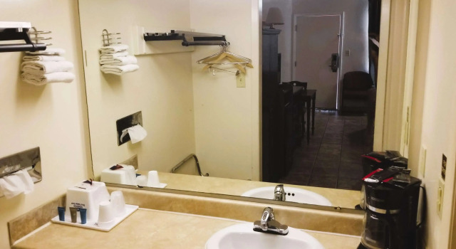 Четырёхместный номер Standard Americas Best Value Inn Arkansas City