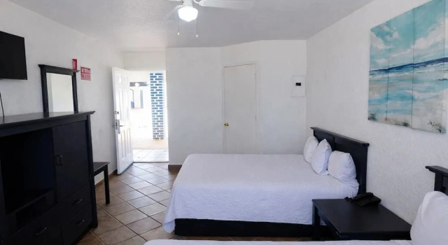 Четырёхместный номер Standard Playa Inn Rocky Point