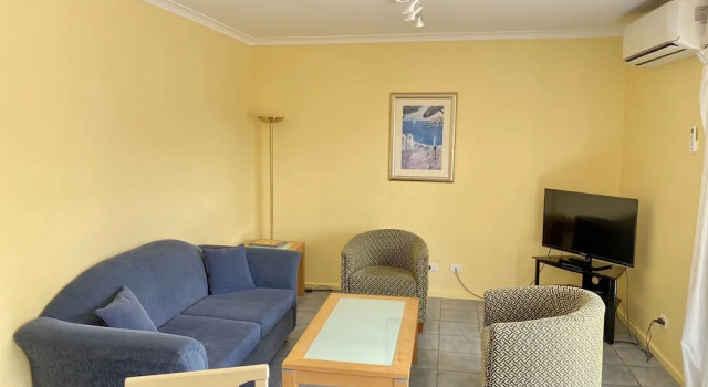 Апартаменты Standard Esplanade Apartments at West Beach