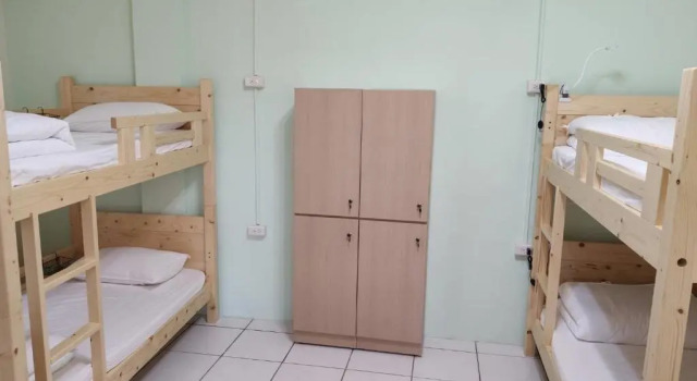 Кровать в общем номере (мужской номер) Simple life hostel
