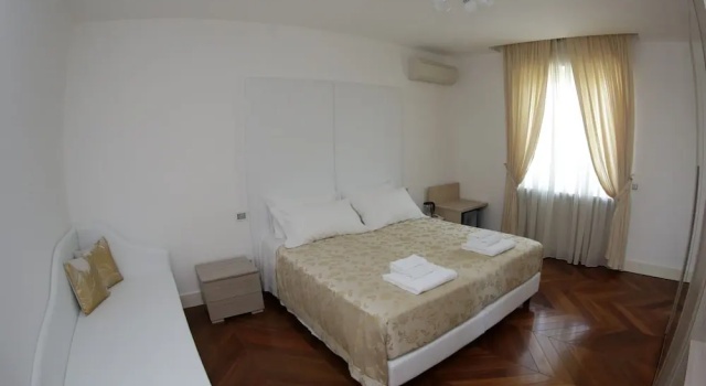 Champagne Rooms, Забронировать Гостевой дом Колумбарий Сирмионе Сирмионе