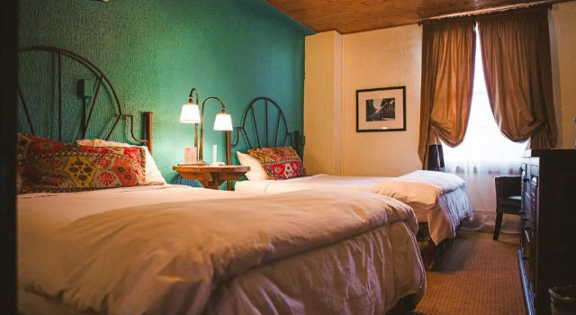Четырёхместный номер Standard The Holland Hotel
