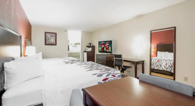 Четырёхместный номер Deluxe Red Roof Inn & Suites Rome