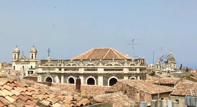 Casa con vista su Catania, Забронировать Отель Катания Сицилия, рядом с Парк Вилла Беллини